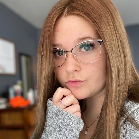 Meet your Posher, Hallie - Picture 1 of 1